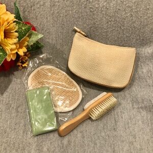 NWT - Botanicals Bamboo Shower Set